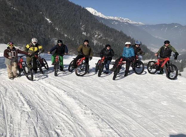 Guided E-Bike Tour in Snow